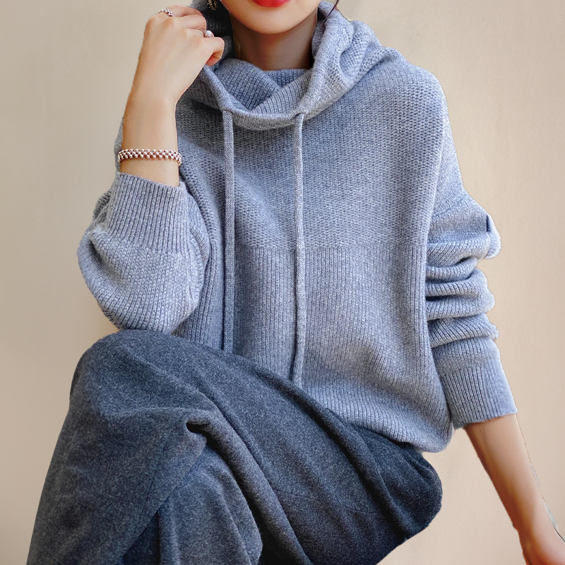 Ksenia | Przytulny Pulower z Kapturem